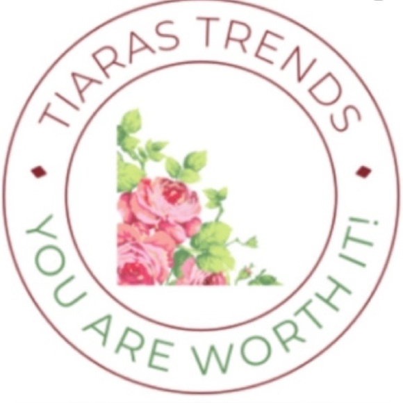 Pearl Gold Hoop Earrings - Picture 7 of 7